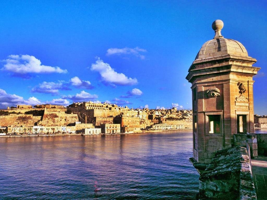 Ferienwohnung Cosy 1Br Penthouse With Terrace, Great Location Gzira Exterior foto