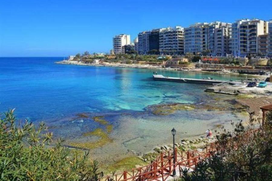 Ferienwohnung Cosy 1Br Penthouse With Terrace, Great Location Gzira Exterior foto
