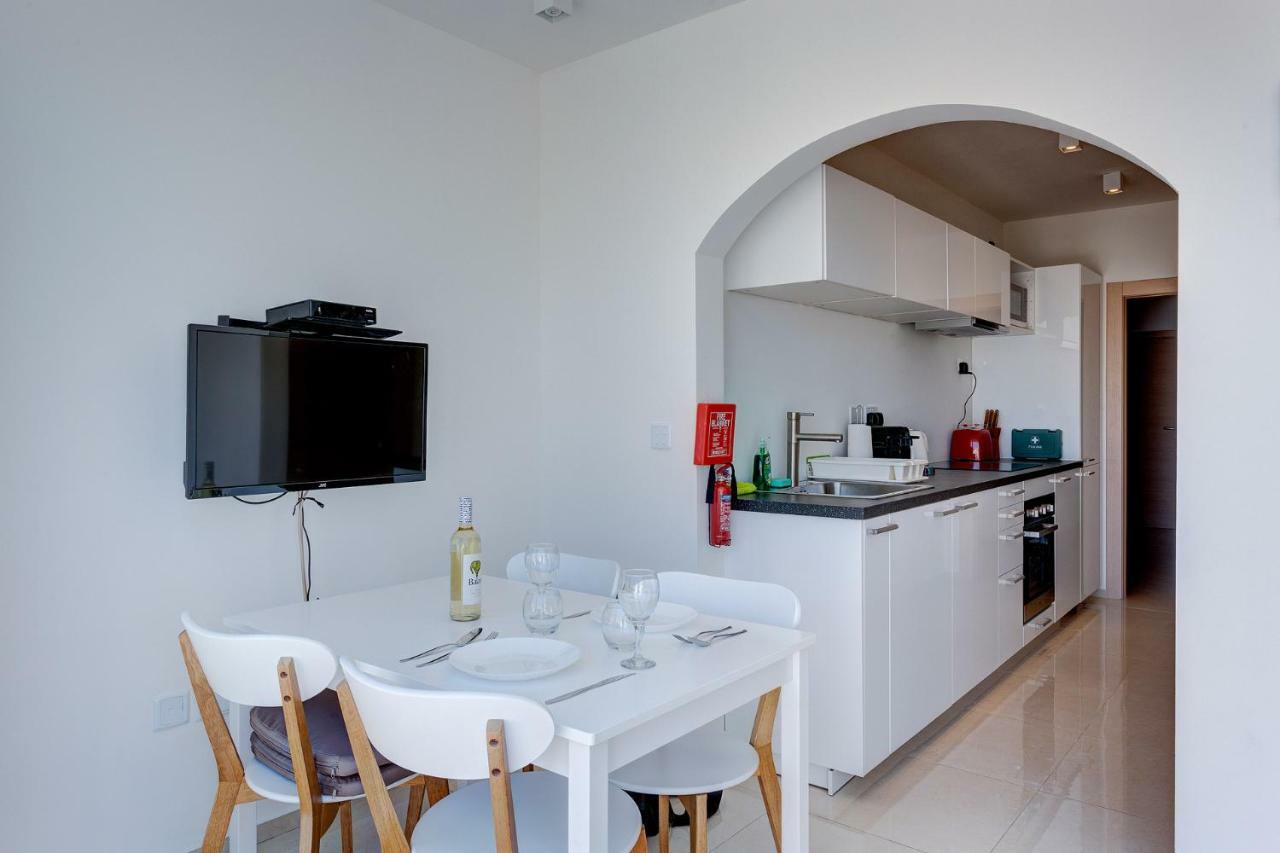 Ferienwohnung Cosy 1Br Penthouse With Terrace, Great Location Gzira Exterior foto