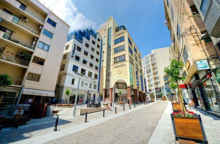 Ferienwohnung Cosy 1Br Penthouse With Terrace, Great Location Gzira Exterior foto